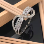 Daimond brecelet in silver colour